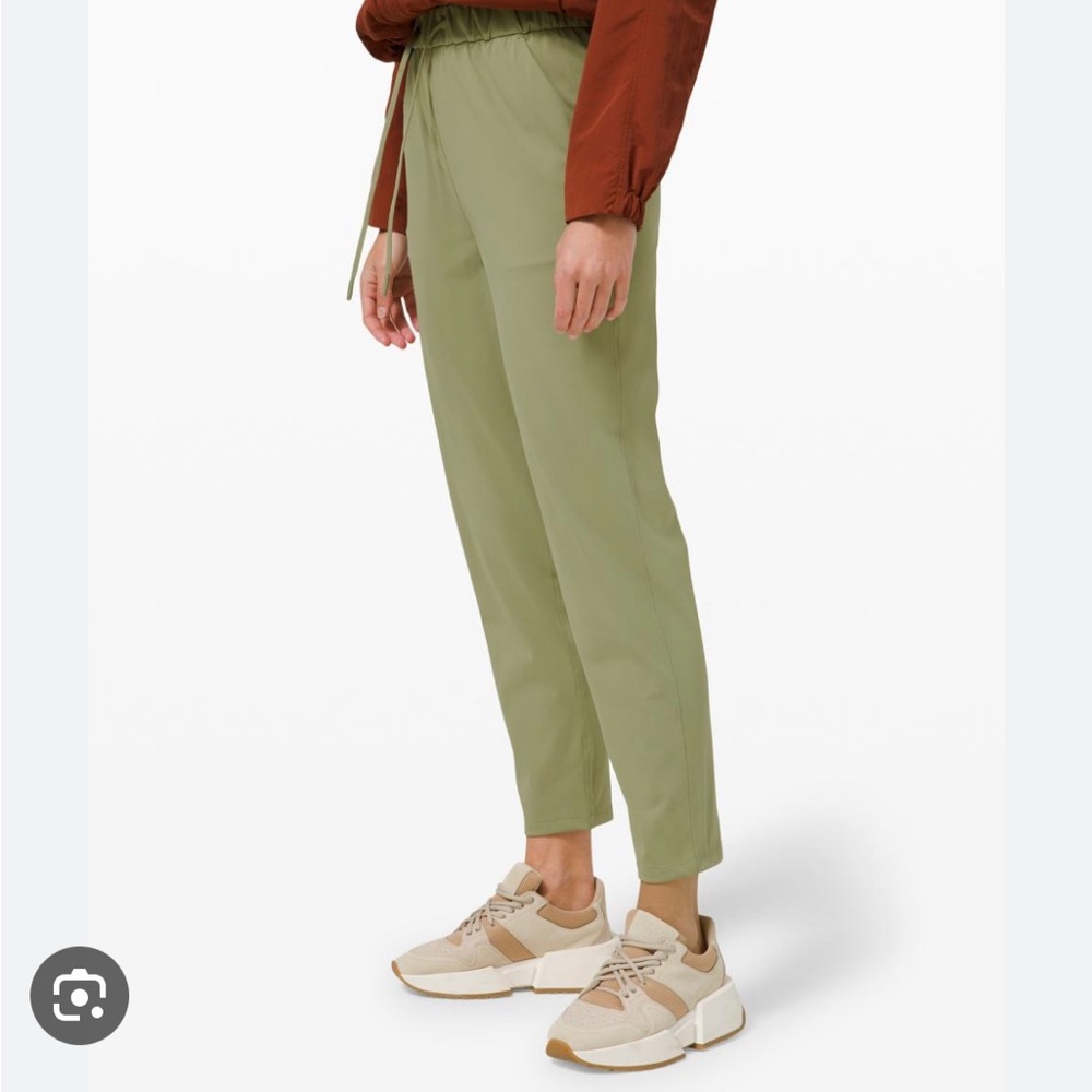 Lululemon Keep Moving Pant 7/8 High-Rise in Grey Sage